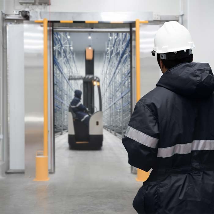 forklift-and-worker-in-cold-storage-warehouse-700x700